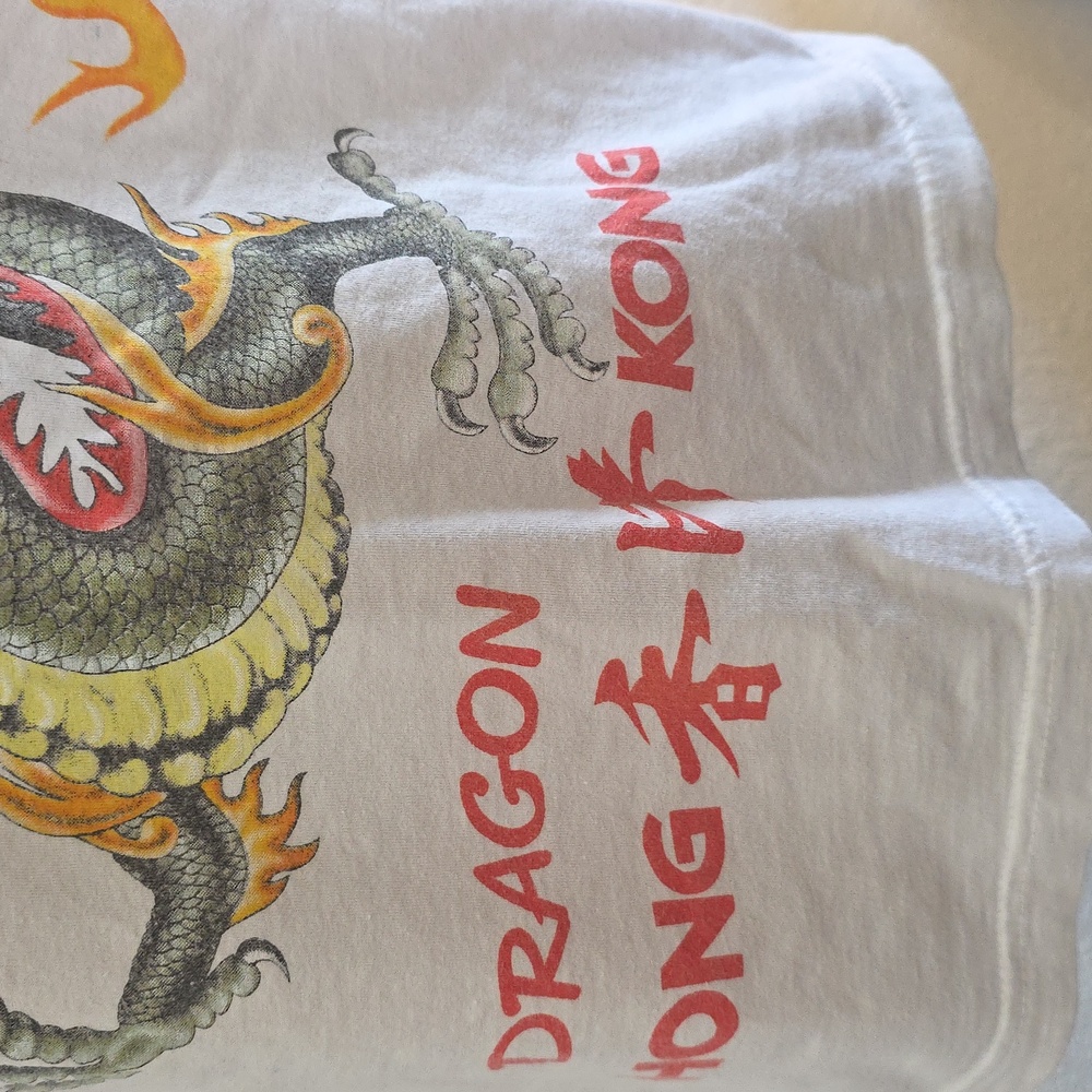 Vintage Hong Kong dragon graphic T-shirt.  - Picture 3 of 7